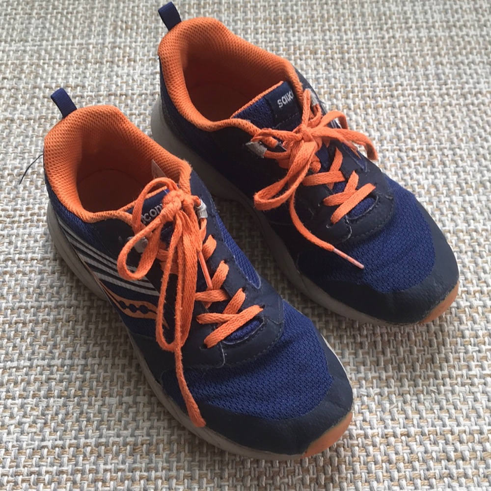 Saucony Sneakers (size 4.5)